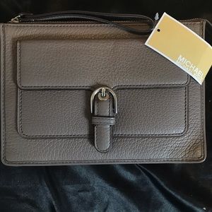 NWT MICHAEL KORS wristlet/clutch